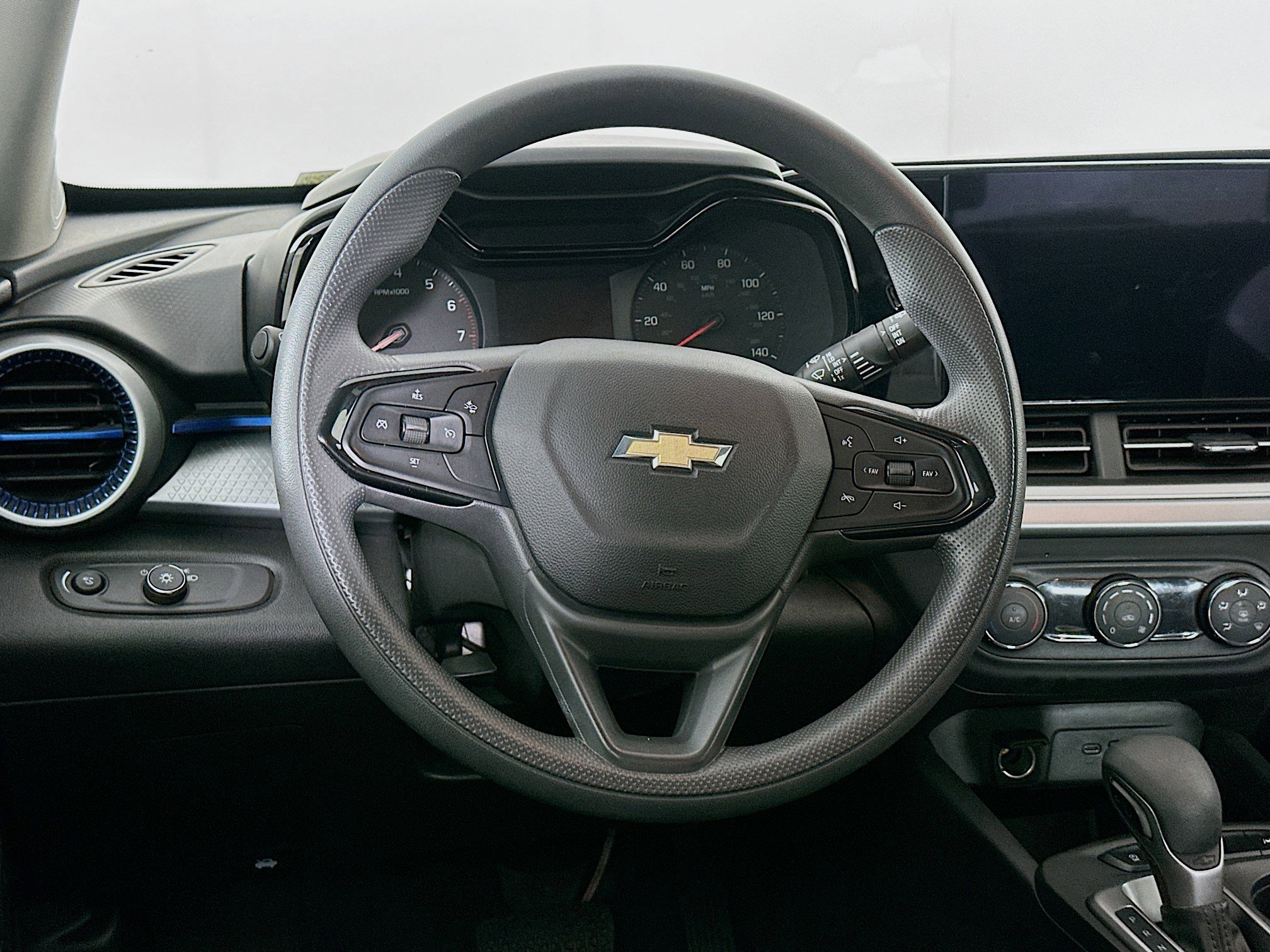 Used 2025 Chevrolet Trax LS image 17