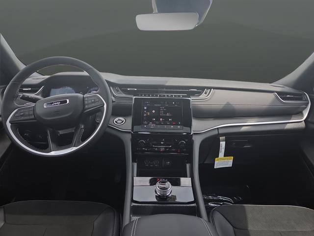 New 2025 Jeep Grand Cherokee Altitude image 5