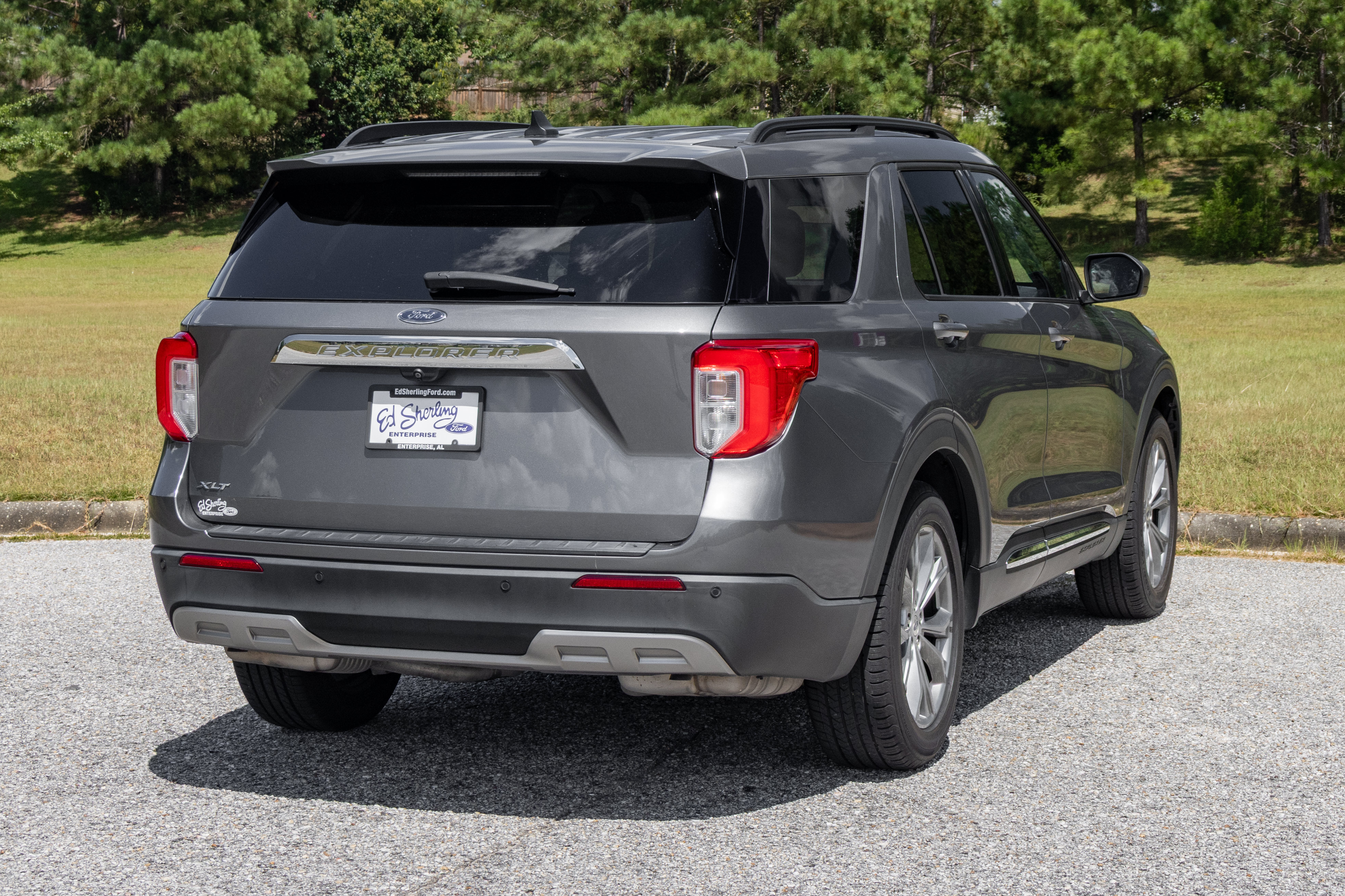 Used 2022 Ford Explorer XLT w/ Equipment Group 202A RWD image 6