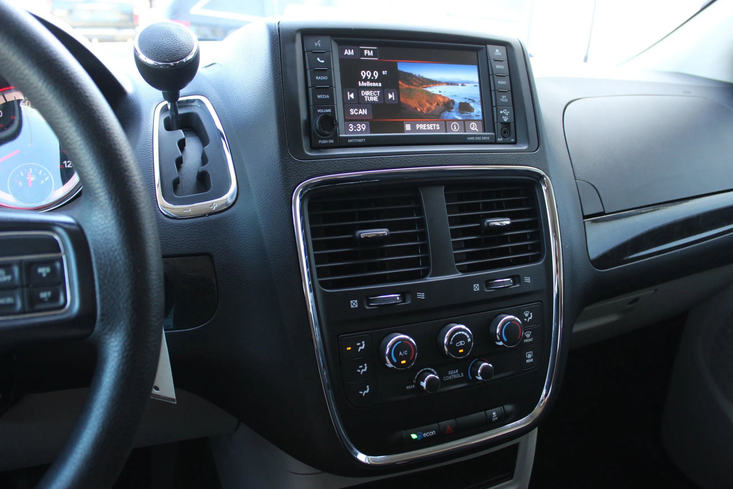 Used 2018 Dodge Grand Caravan SE image 13