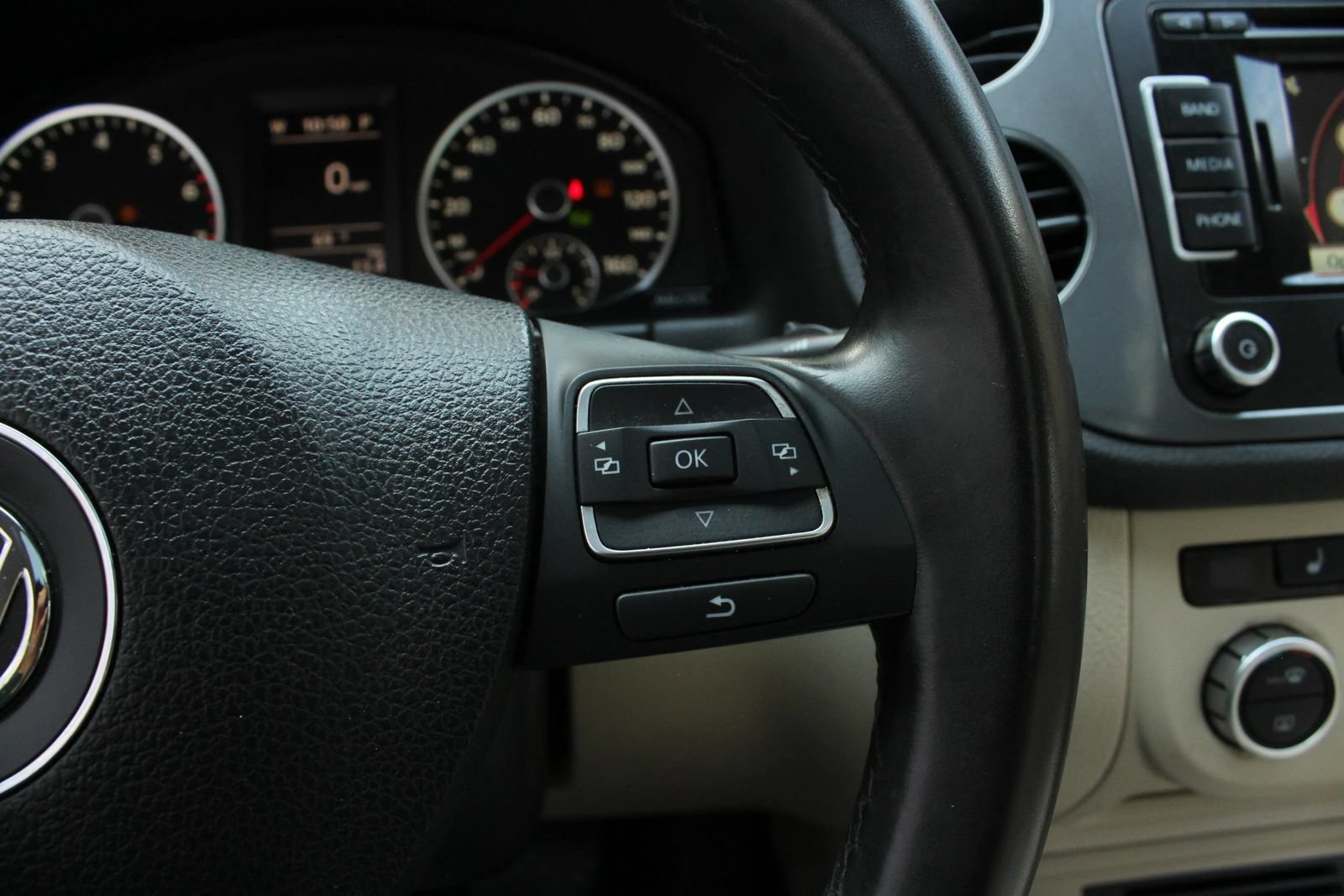 Used 2013 Volkswagen Tiguan SEL FWD image 41