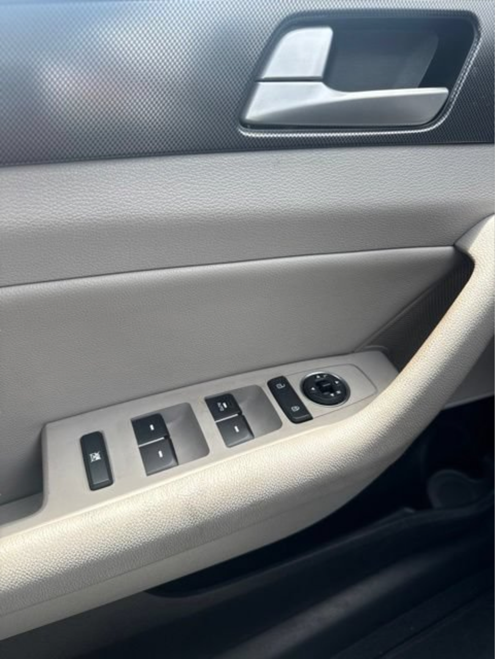 Used 2017 Hyundai Sonata Sport w/ Value Edition Package 02 FWD image 9