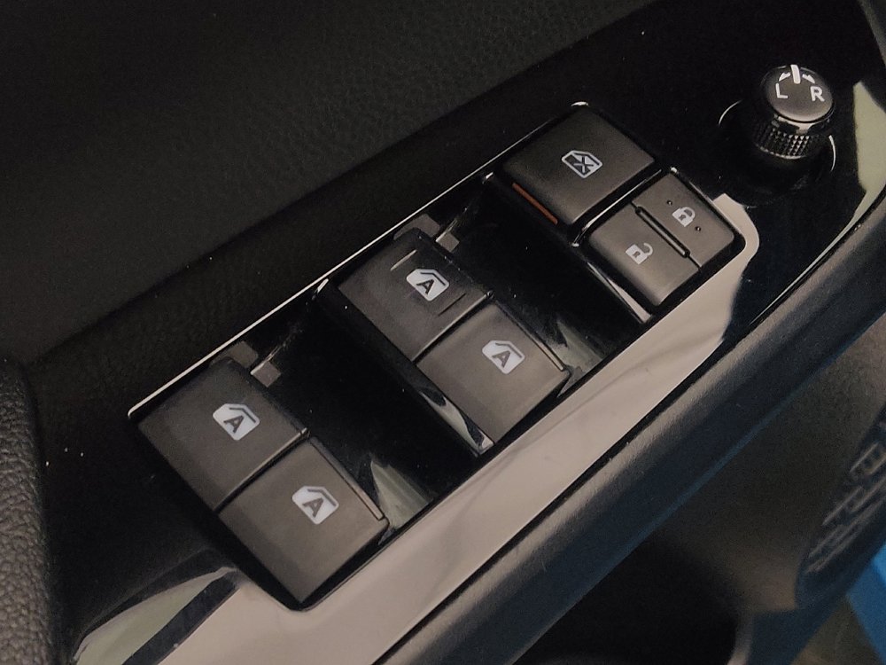 Used 2018 Toyota Prius Prime Plus image 27