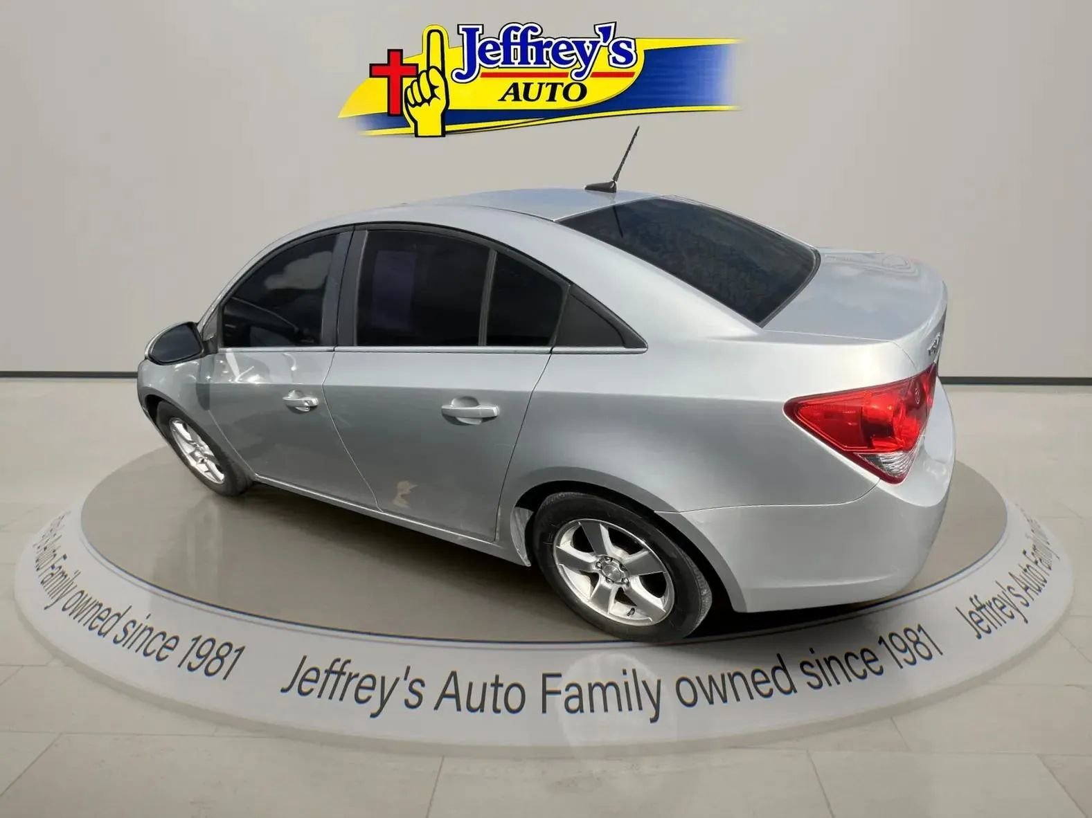 Used 2013 Chevrolet Cruze LT FWD image 2