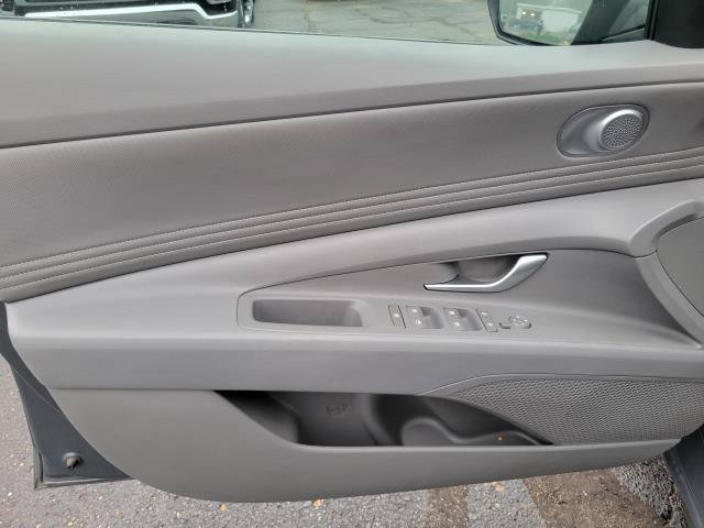 Used 2025 Hyundai Elantra SEL FWD image 6