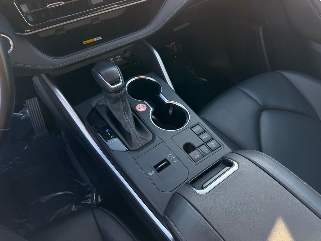 Used 2024 Toyota Highlander XLE image 39