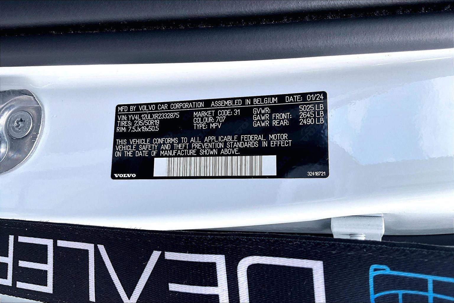 Used 2024 Volvo XC40 B5 Plus image 19