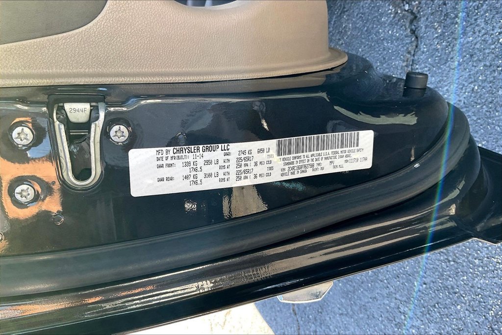 Used 2015 Chrysler Town & Country Touring FWD image 18