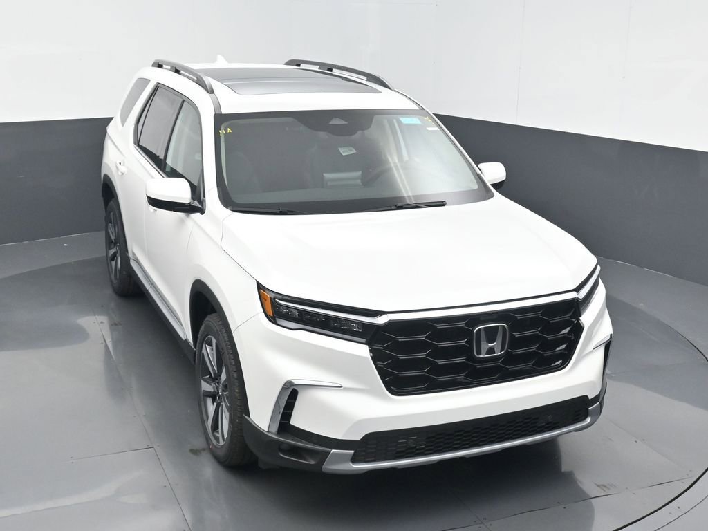 New 2025 Honda Pilot Touring image 3