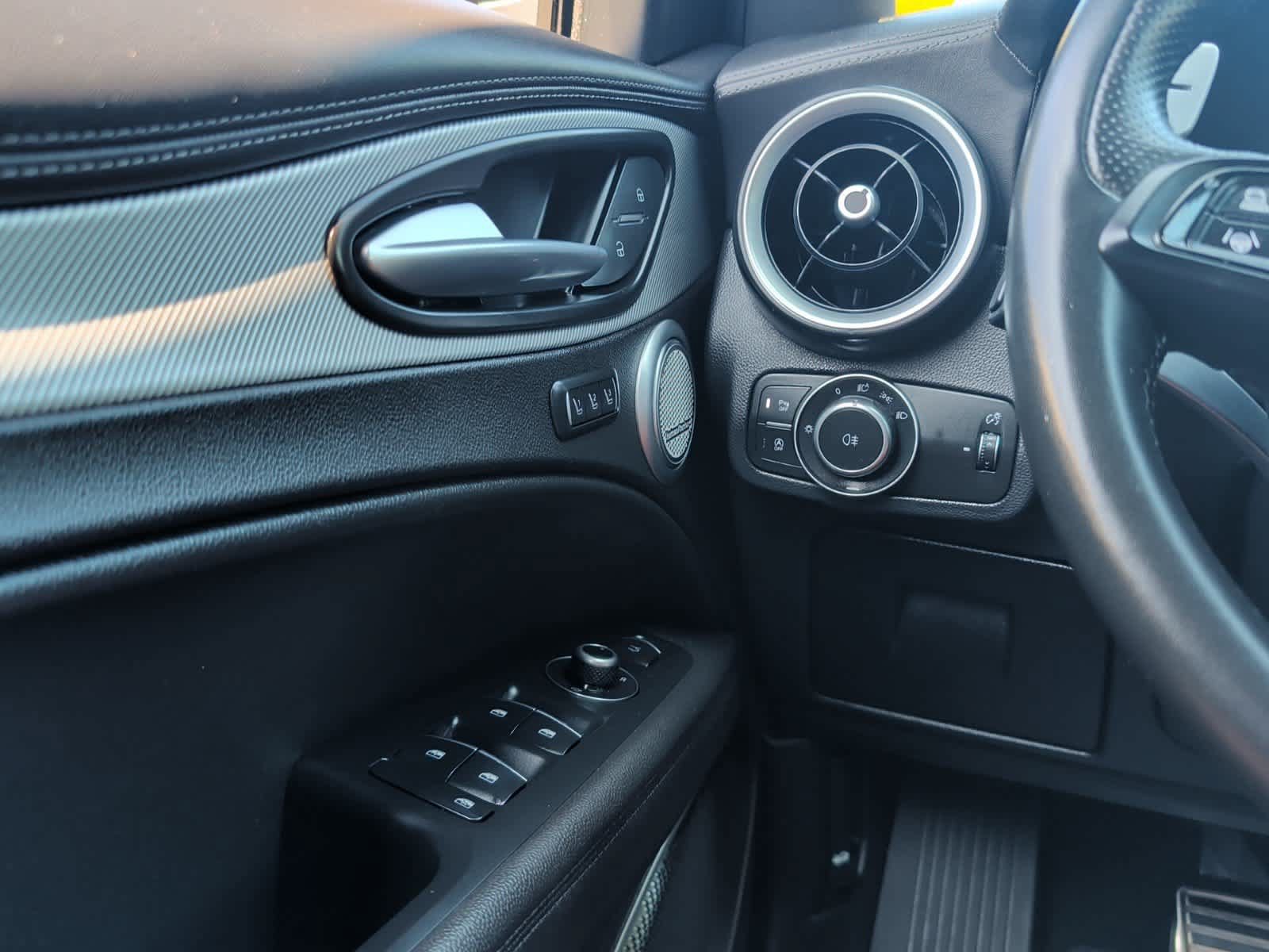 Used 2023 Alfa Romeo Stelvio Veloce AWD/4WD image 20