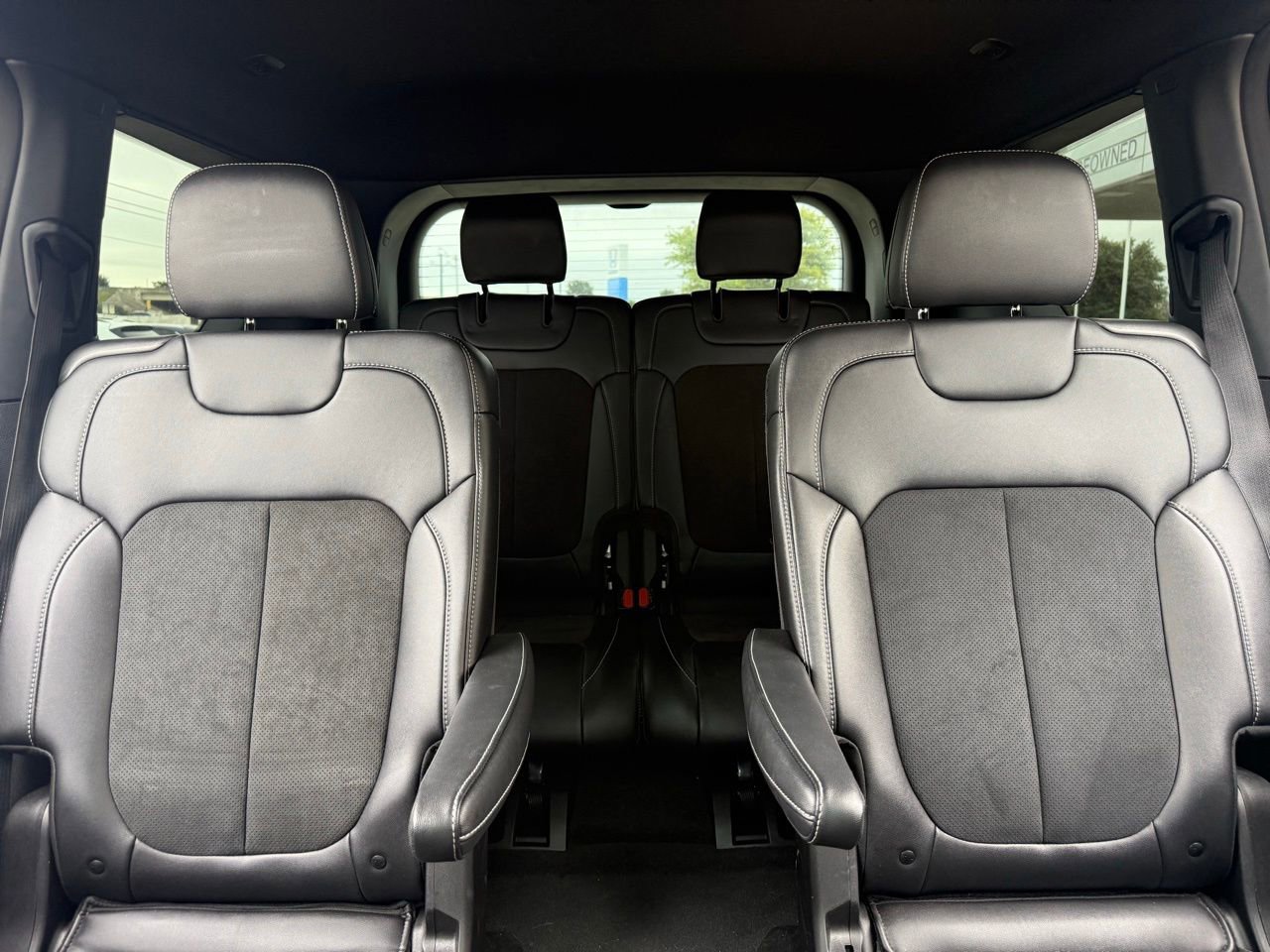 Used 2025 Jeep Grand Cherokee L Altitude AWD/4WD image 19