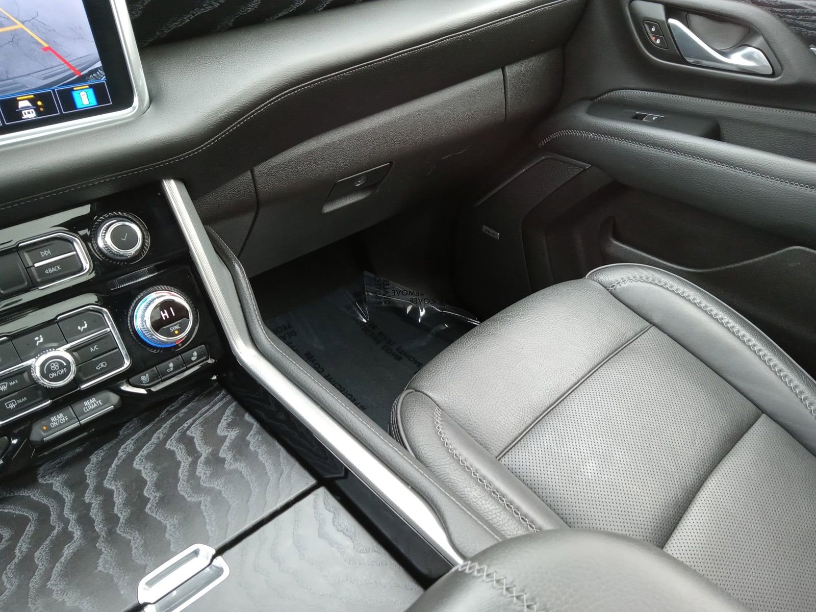 Used 2021 GMC Yukon Denali w/ Denali Premium Package image 20