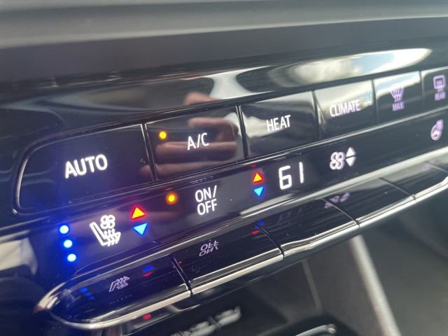 Used 2023 Chevrolet Bolt EUV Premier w/ Sun & Sound Package FWD image 14