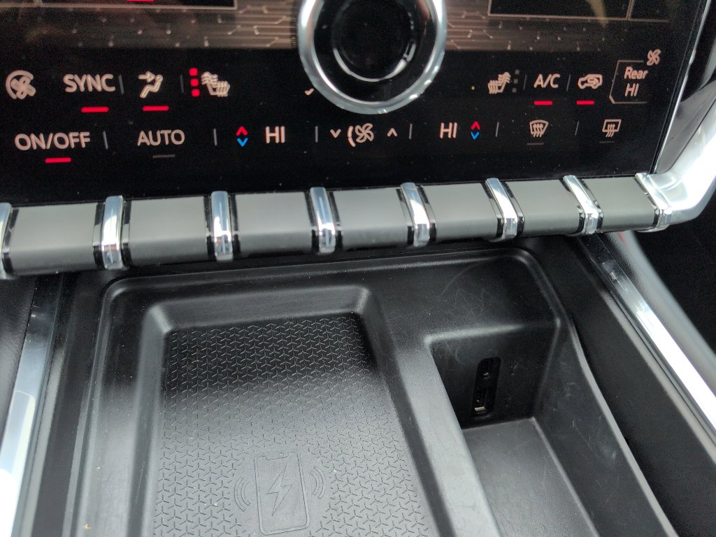 Used 2025 GMC Acadia Elevation image 31