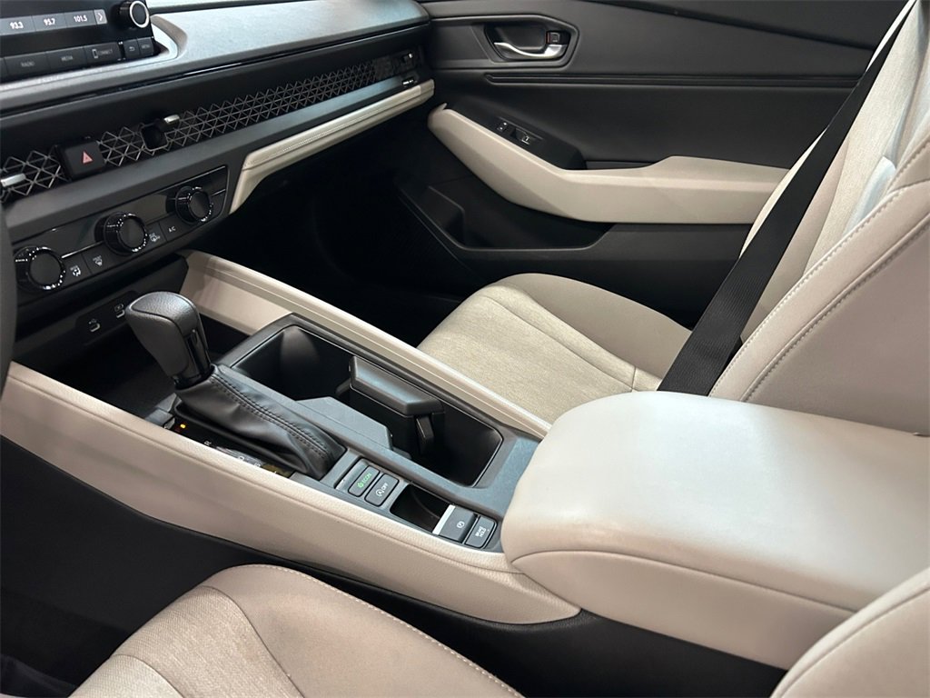 Certified 2024 Honda Accord EX image 11