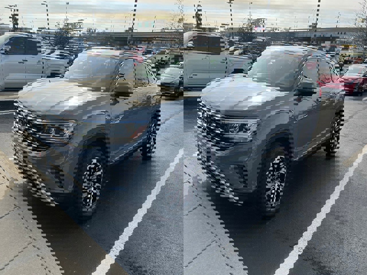 Used 2021 Volkswagen Atlas Cross Sport SEL Premium image 5