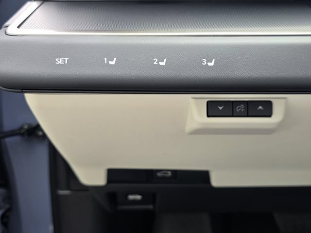 New 2026 Lexus ES 350e FWD image 24