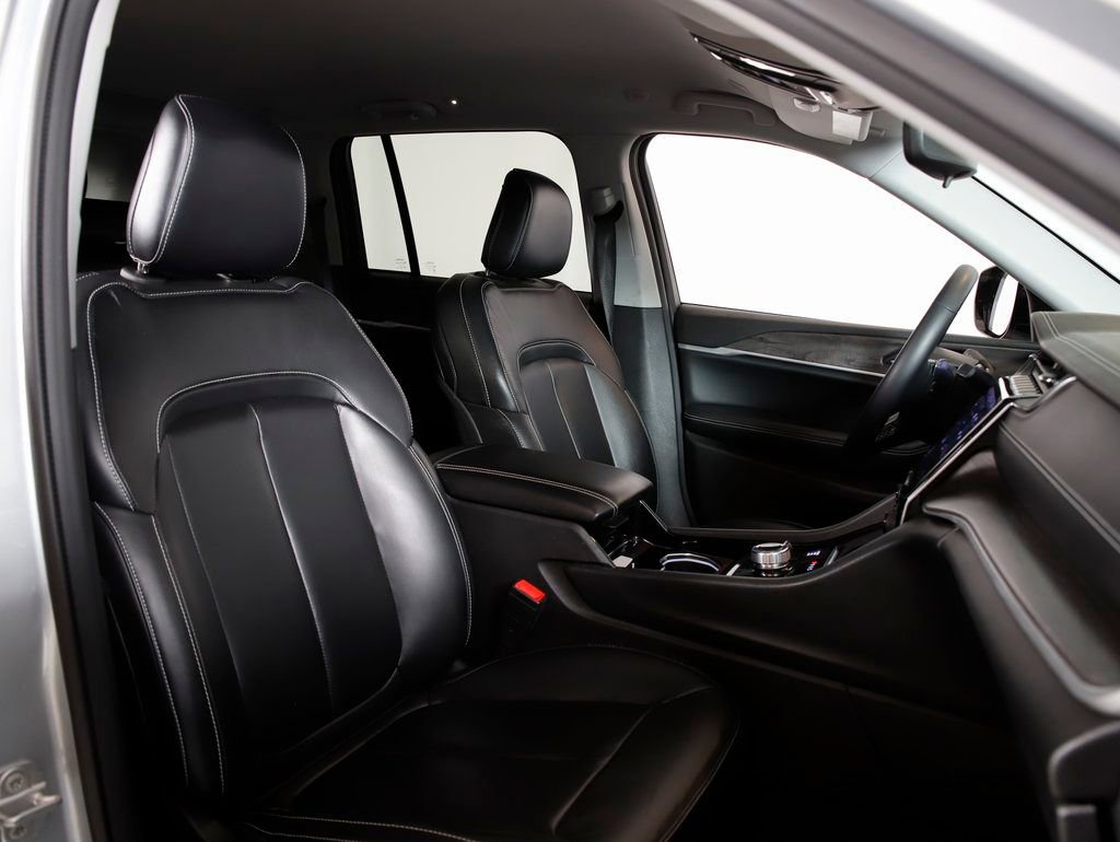 Used 2022 Jeep Grand Cherokee Limited image 7