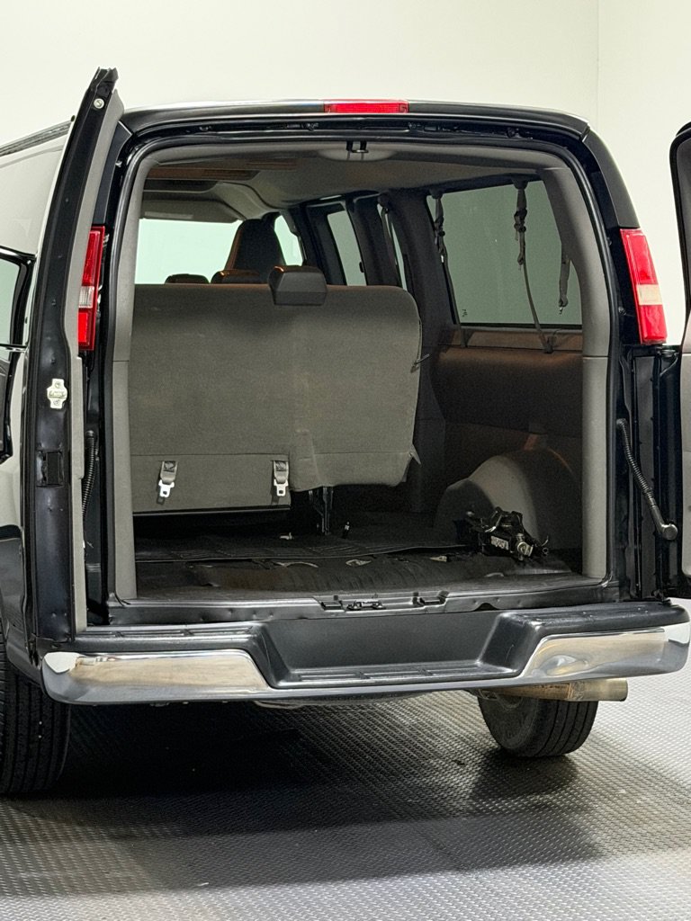 Used 2017 Chevrolet Express 3500 LT w/ LT Preferred Equipment Group RWD image 12