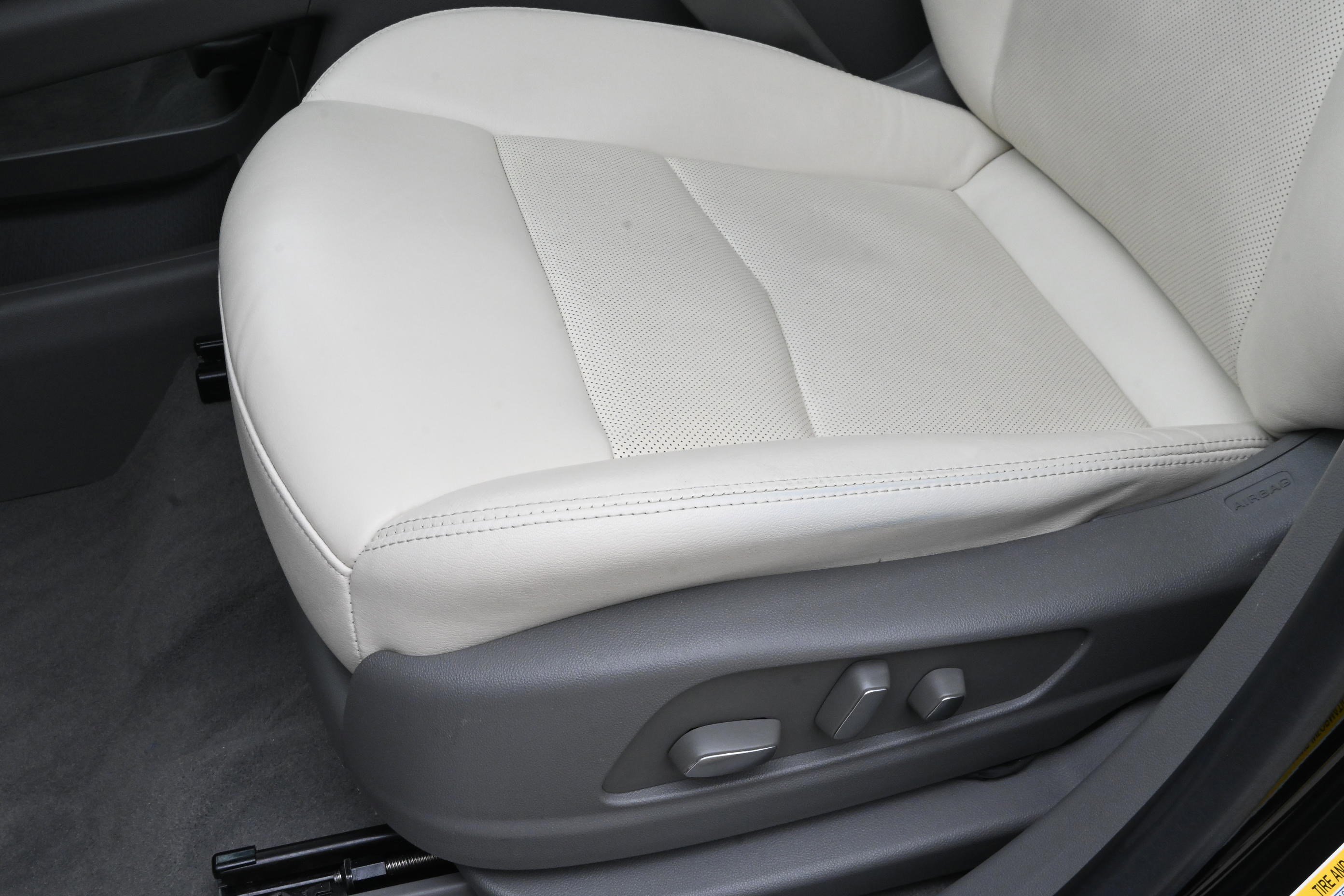 Used 2022 Cadillac XT5 Premium Luxury w/ Technology Package FWD image 32