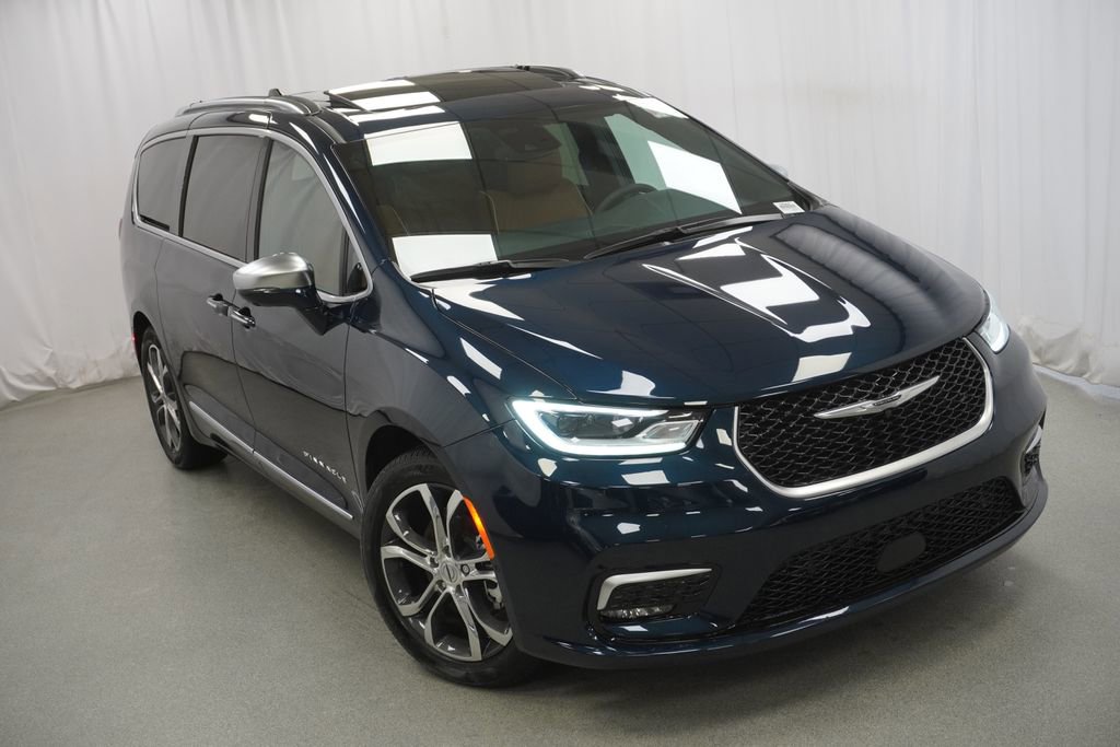 Used 2024 Chrysler Pacifica Pinnacle image 8
