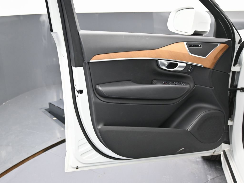 Used 2024 Volvo XC90 B5 Plus image 42