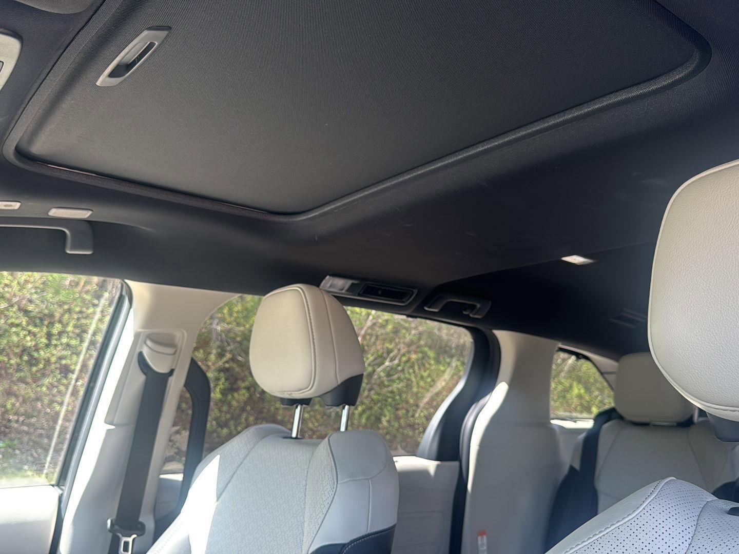 Used 2025 Toyota Sienna Platinum AWD/4WD image 12