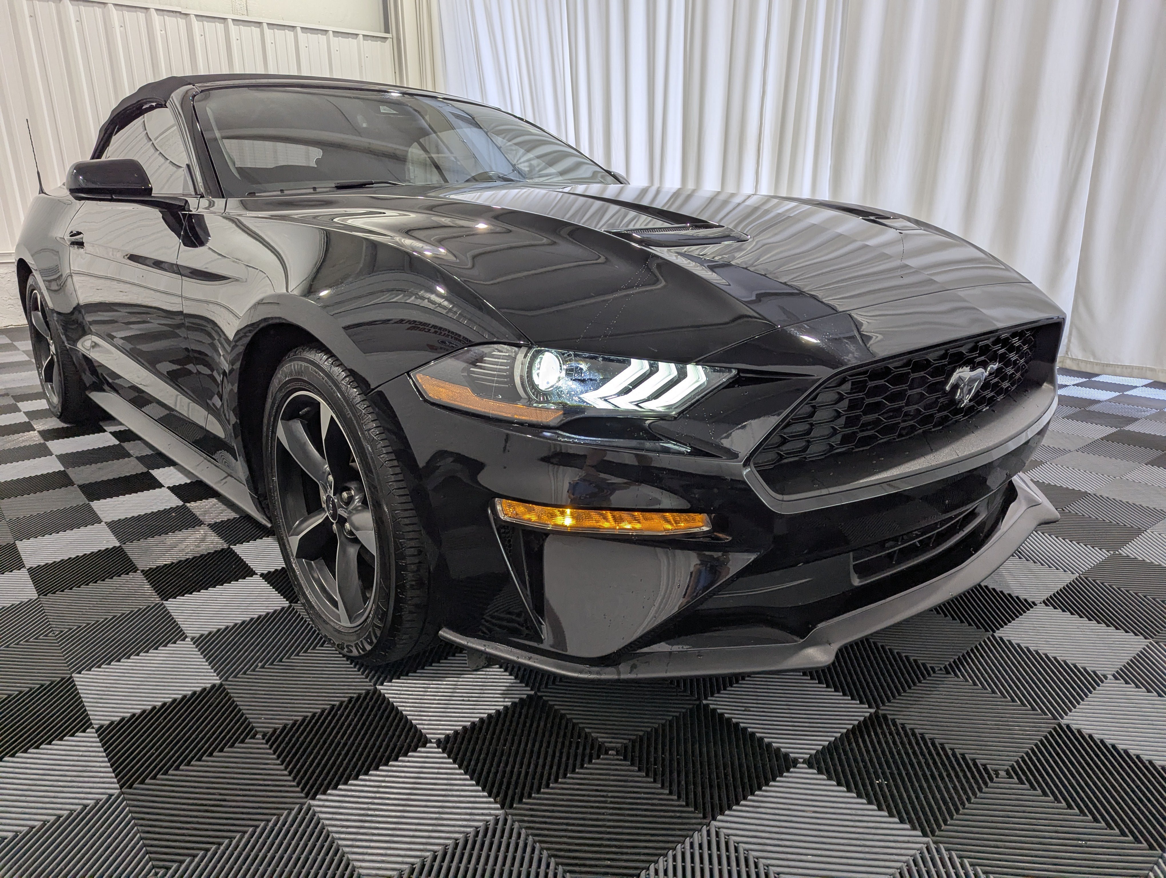 Used 2019 Ford Mustang Convertible w/ Ford Safe & Smart Package RWD image 5