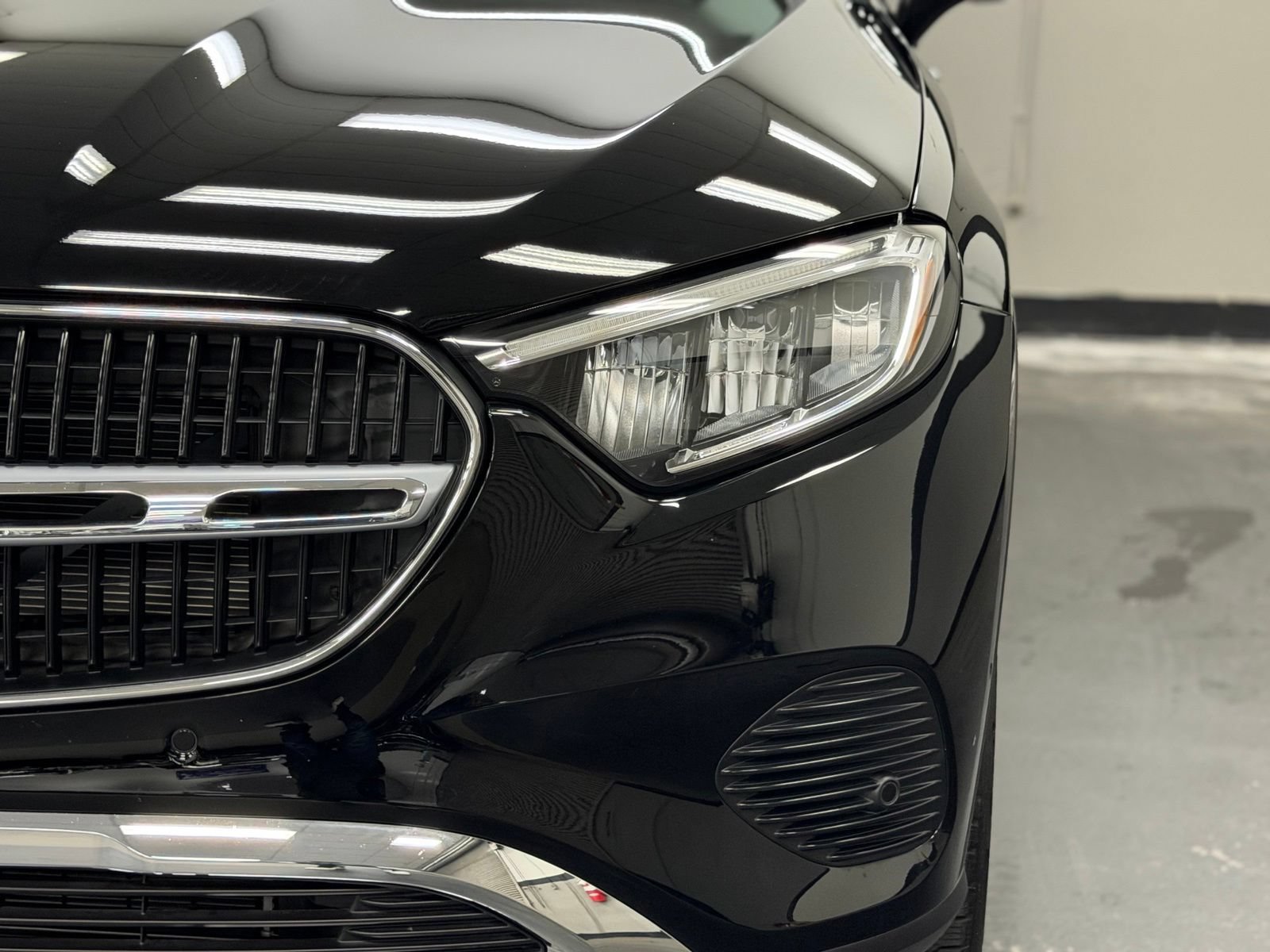 Used 2025 Mercedes-Benz GLC 350e 4MATIC image 7