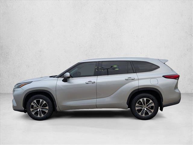 Used 2022 Toyota Highlander XLE FWD image 9