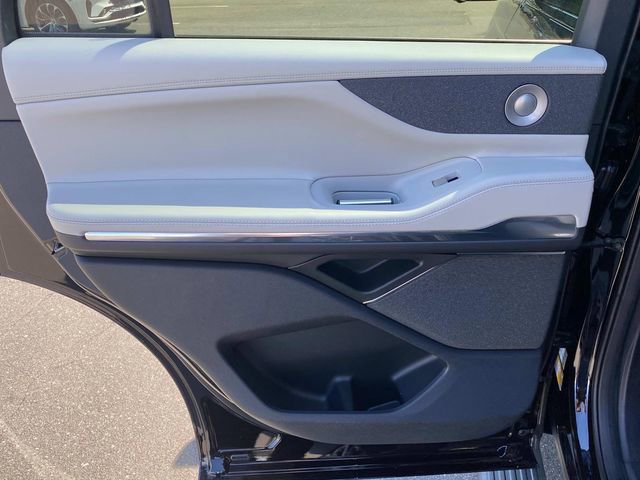 New 2026 Lincoln Navigator Reserve AWD/4WD image 9