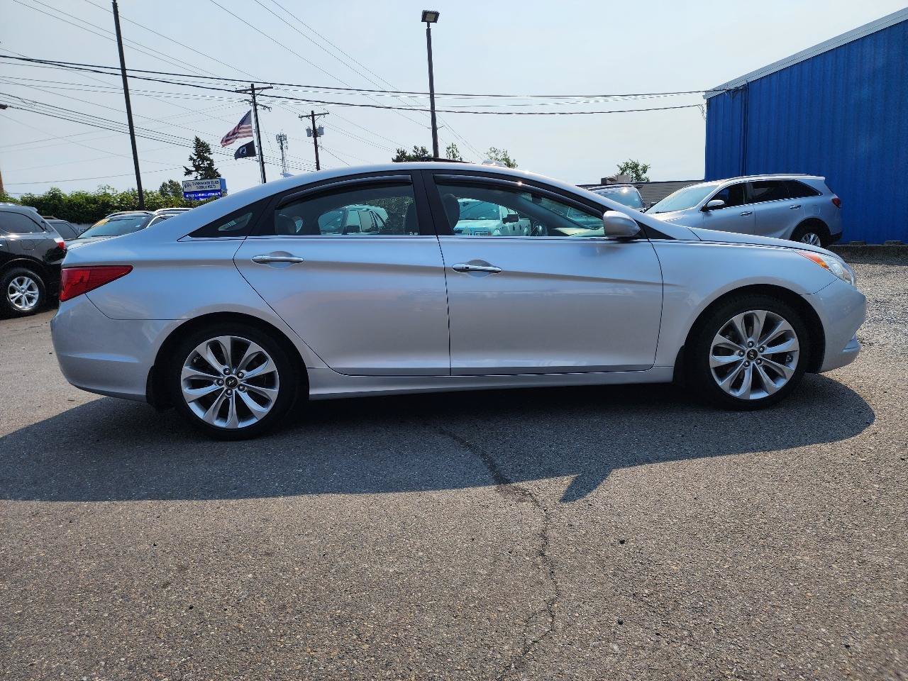 Used 2011 Hyundai Sonata SE w/ Navigation & Sunroof Pkg 4 FWD image 5