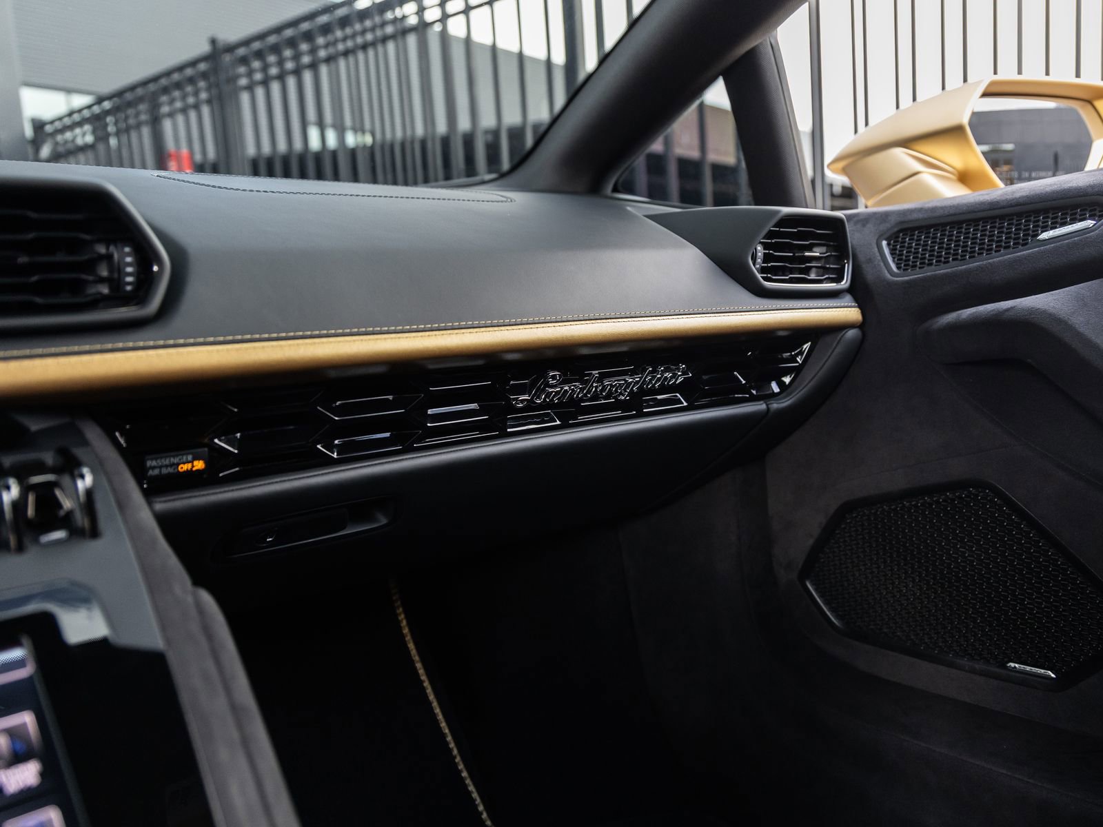 Used 2023 Lamborghini Huracan Tecnica RWD image 40