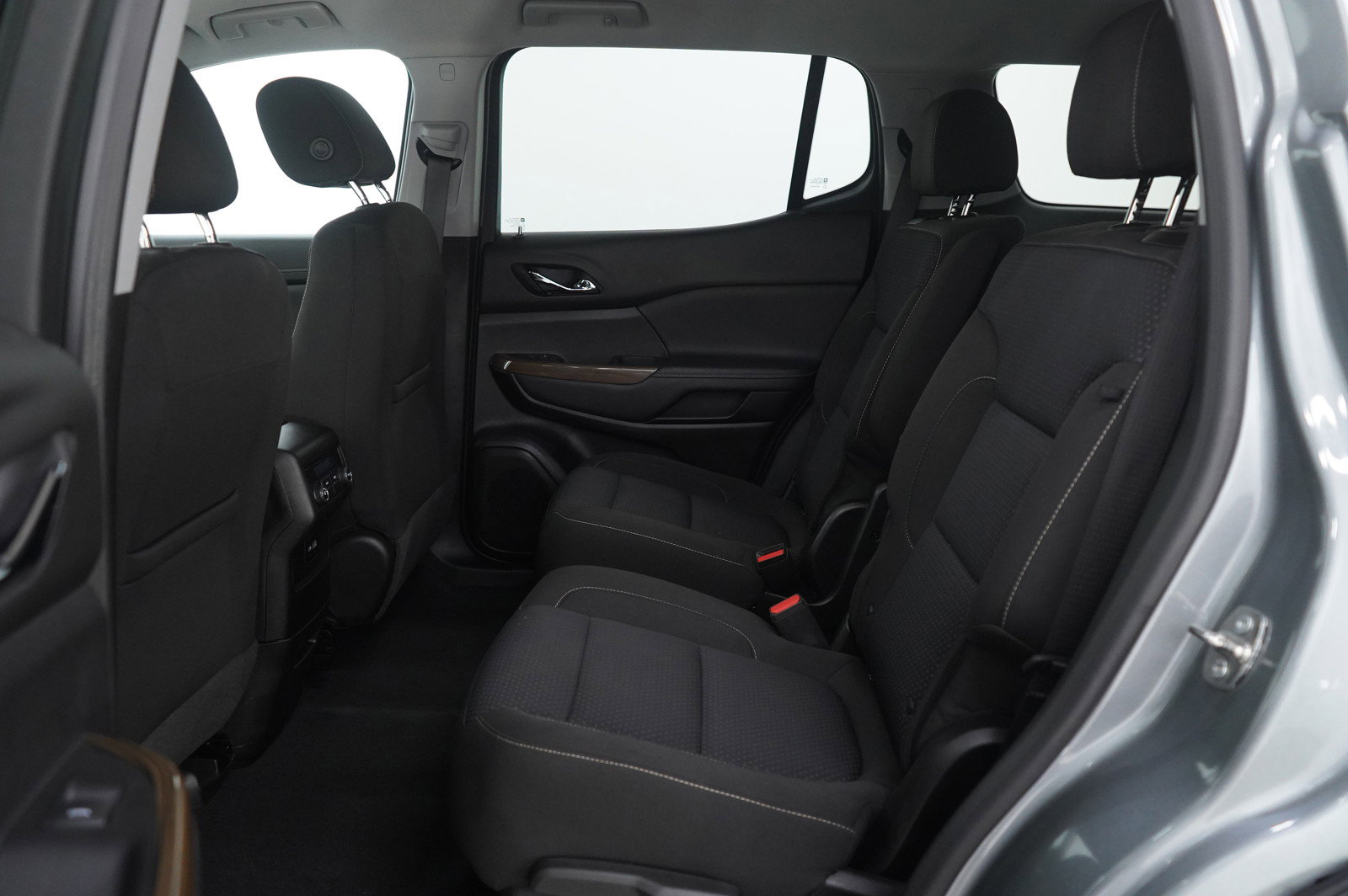 Used 2023 GMC Acadia SLE image 16