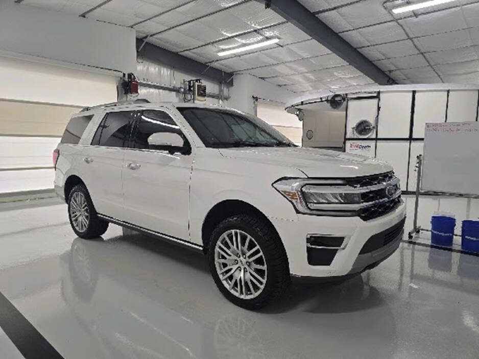 Used 2024 Ford Expedition Limited AWD/4WD image 3