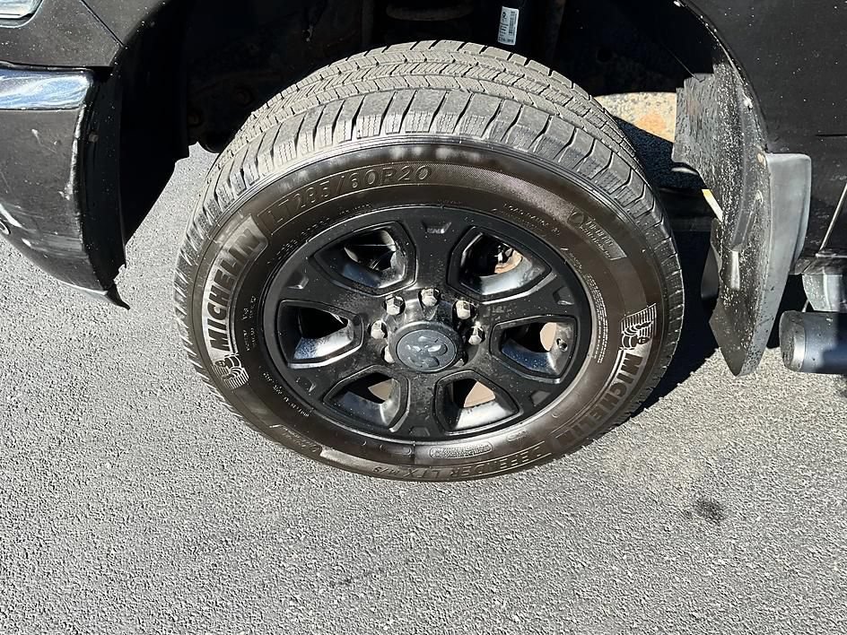 Used 2017 RAM 2500 SLT w/ Black Appearance Group AWD/4WD image 12