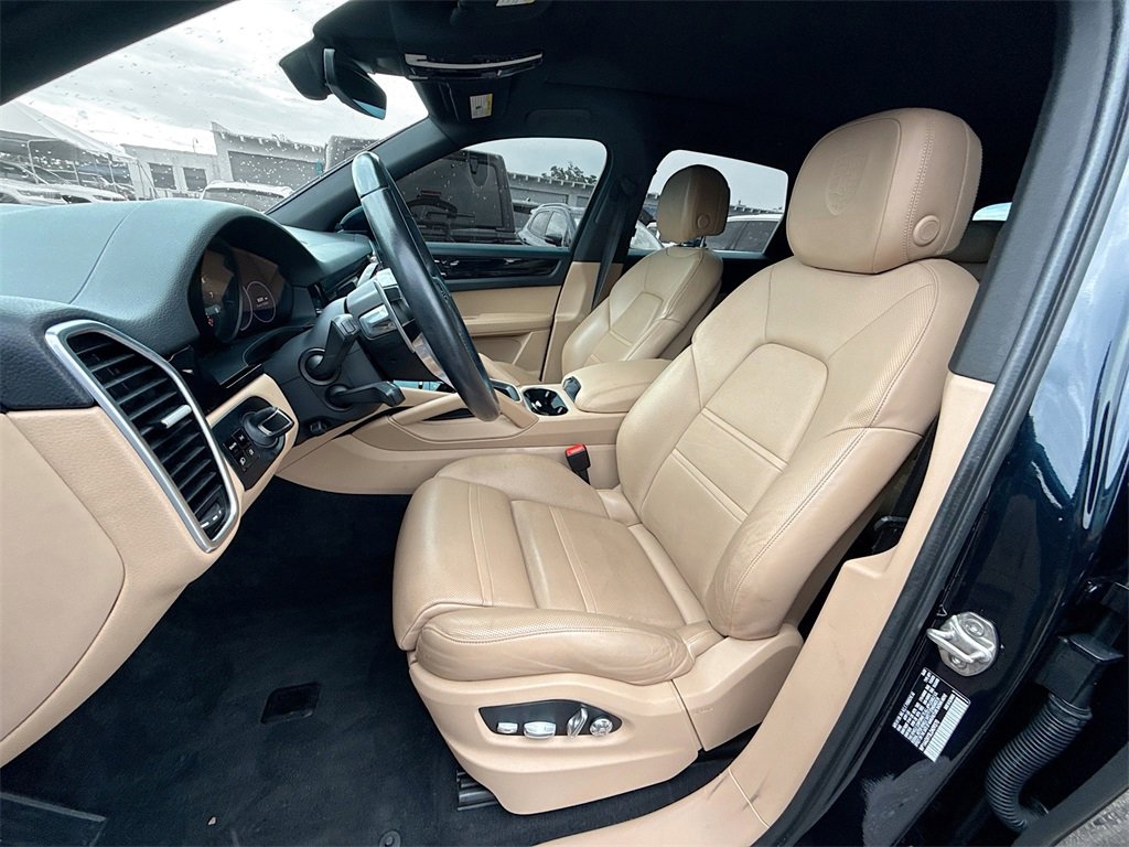 Used 2020 Porsche Cayenne image 23