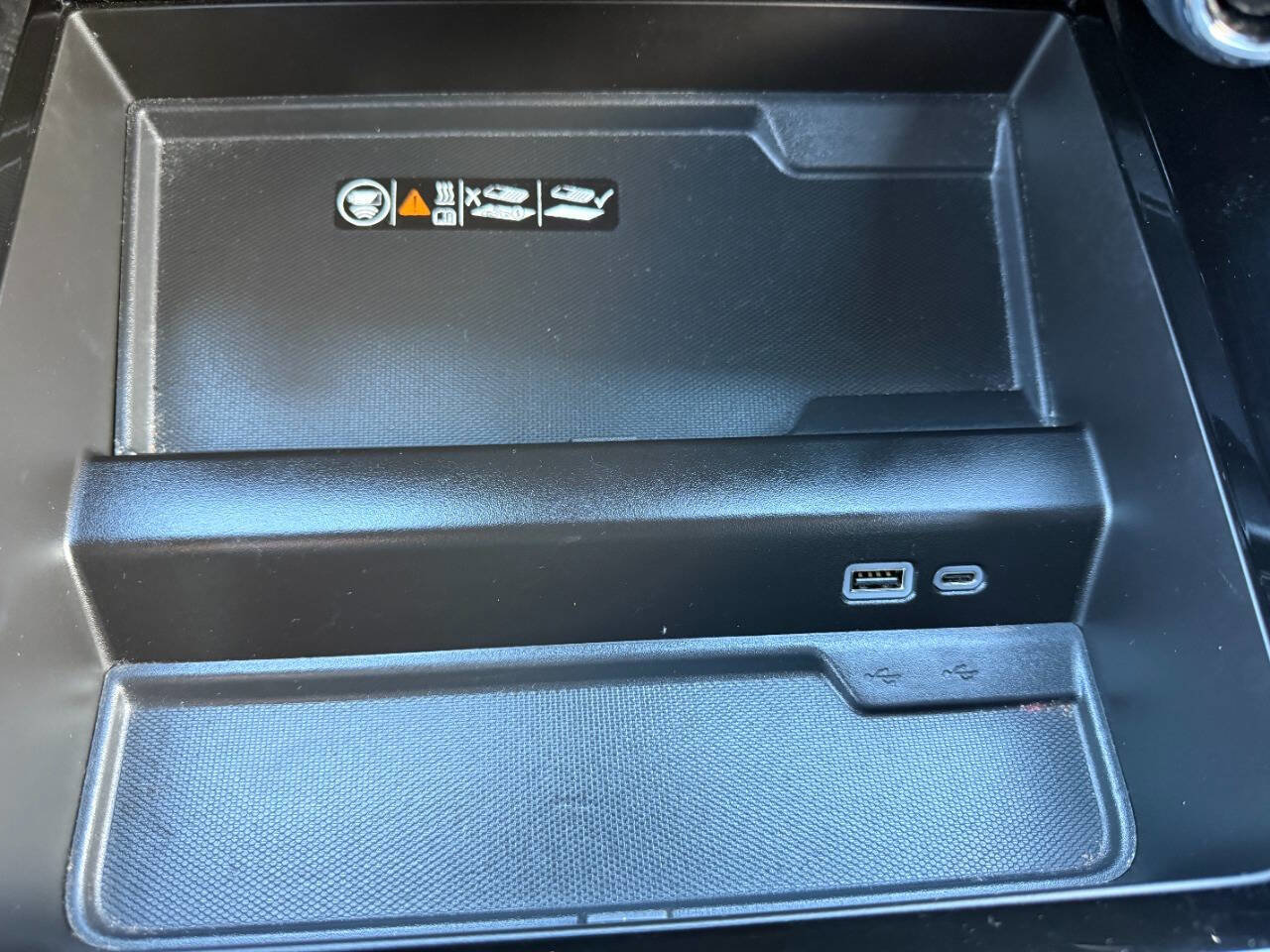 Used 2025 Chevrolet Suburban Z71 image 50