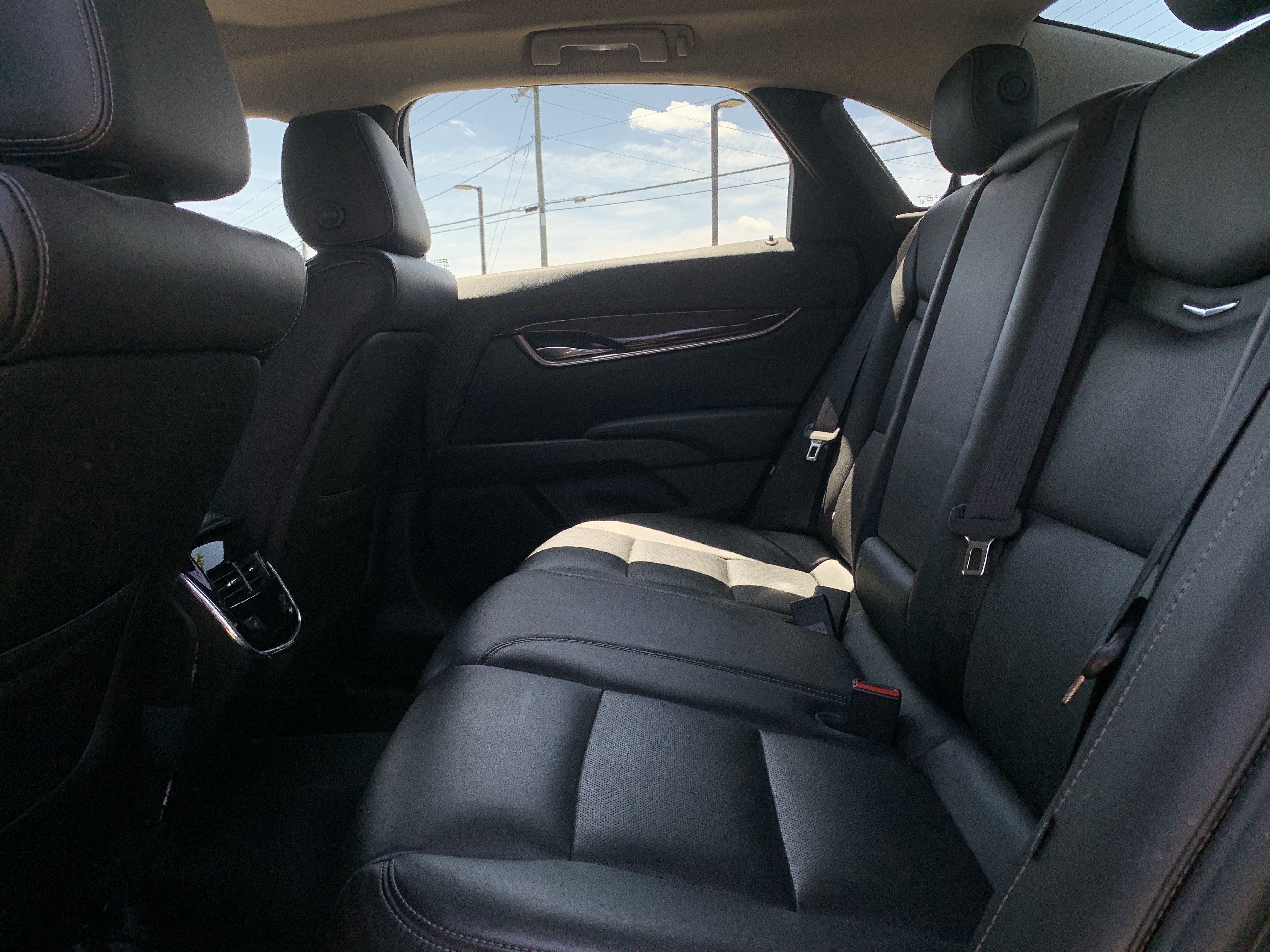 Used 2016 Cadillac XTS Luxury FWD image 32