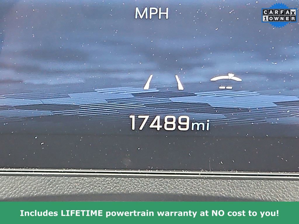 Used 2025 Chevrolet Traverse RS image 18