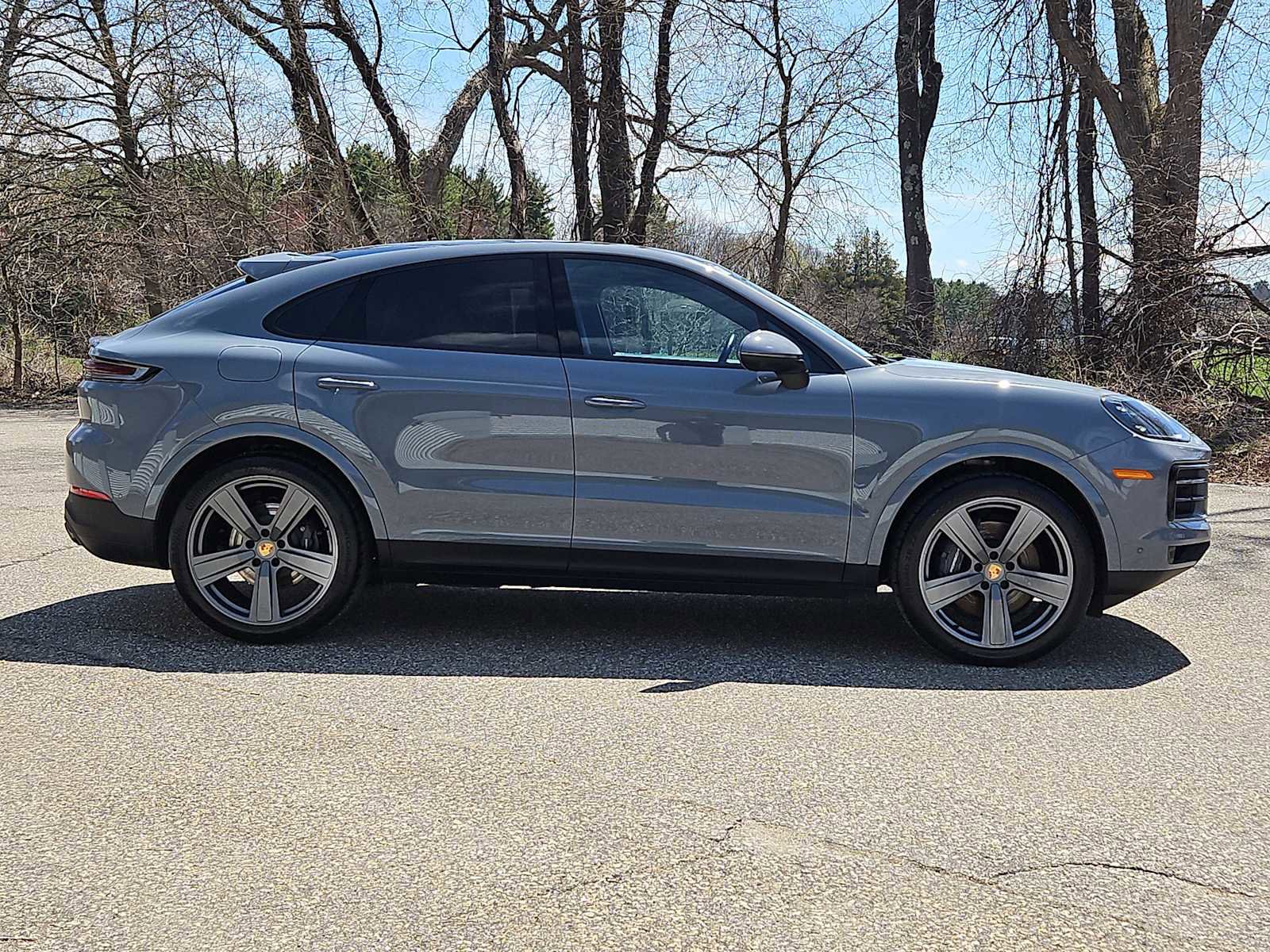 Used 2024 Porsche Cayenne Coupe AWD/4WD image 7