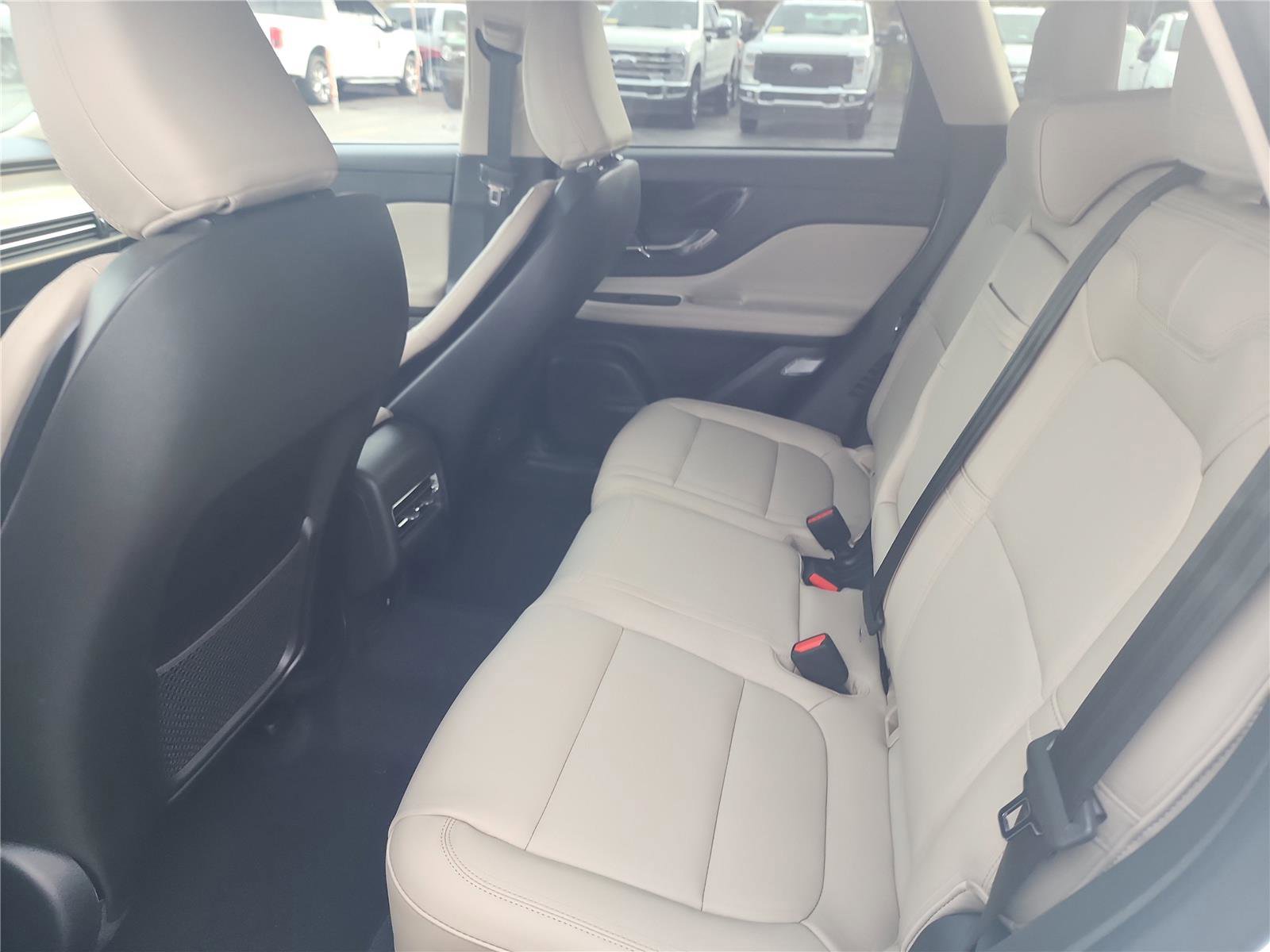 New 2026 Lincoln Corsair Premiere image 17