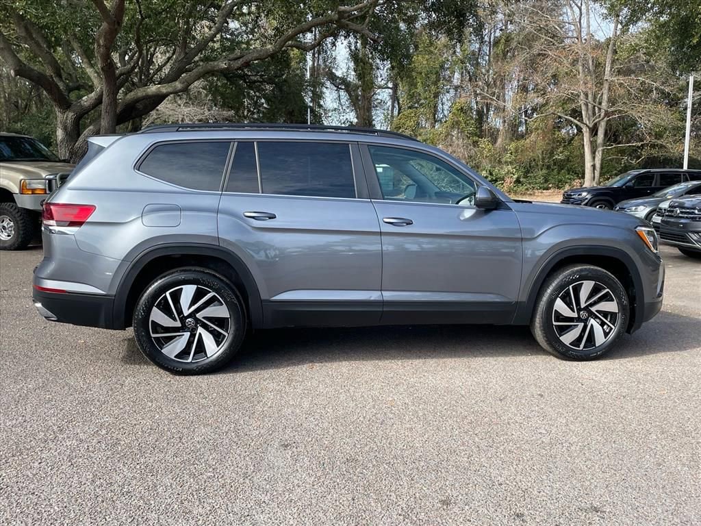 Certified 2025 Volkswagen Atlas SE image 2