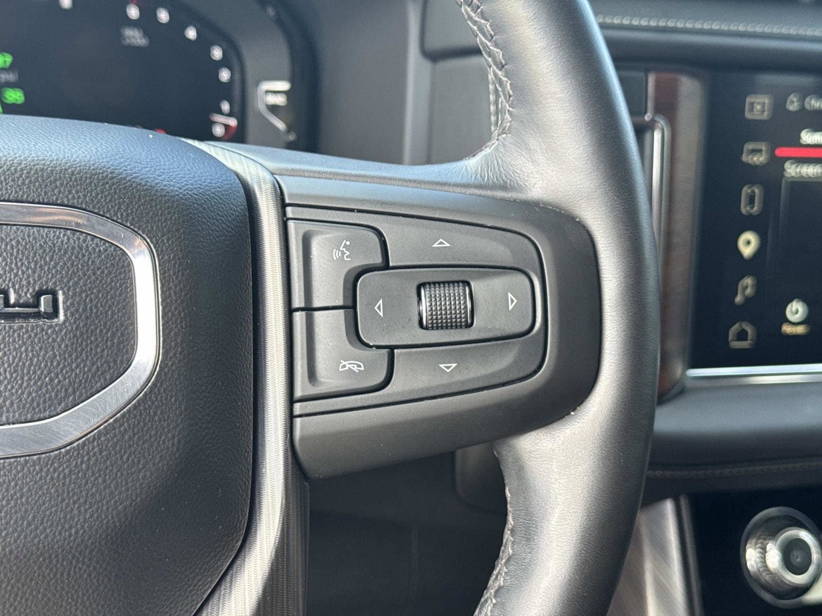 Used 2023 GMC Yukon XL Denali Ultimate AWD/4WD image 30