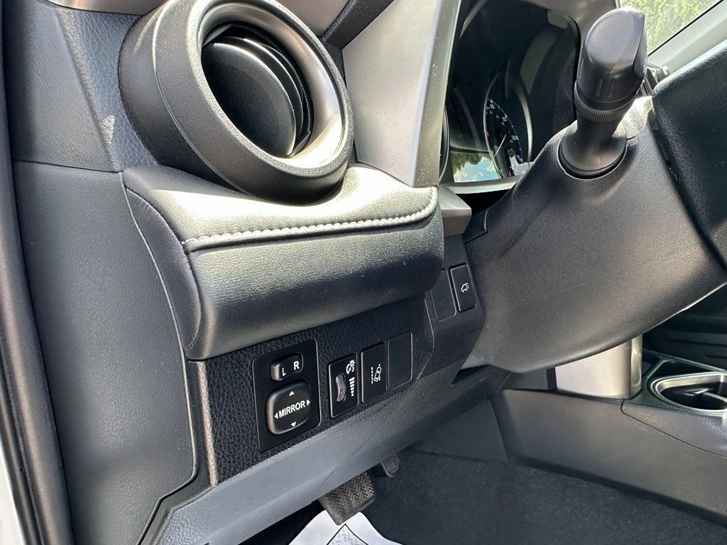 Used 2018 Toyota RAV4 XLE FWD image 34