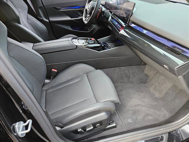 Used 2025 BMW M5 Touring image 21