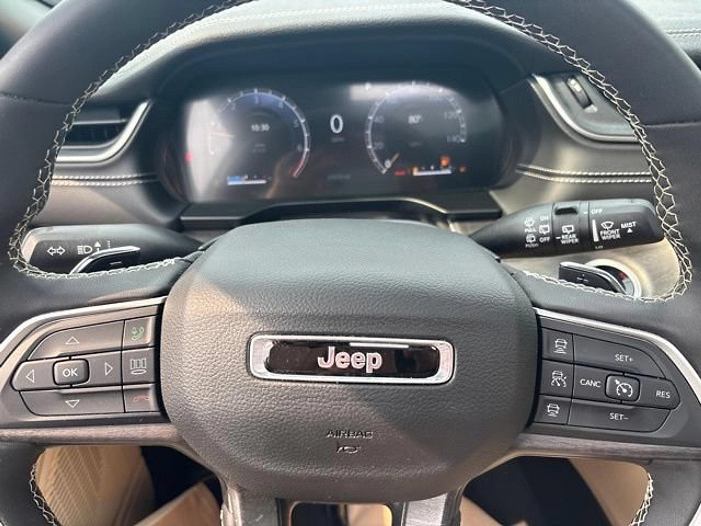 Used 2024 Jeep Grand Cherokee L Limited w/ Luxury Tech Group II AWD/4WD image 17