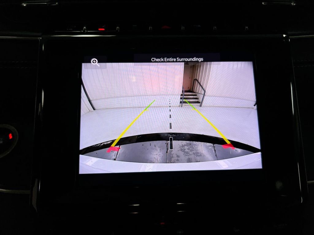 Used 2025 Jeep Grand Cherokee Altitude AWD/4WD image 15