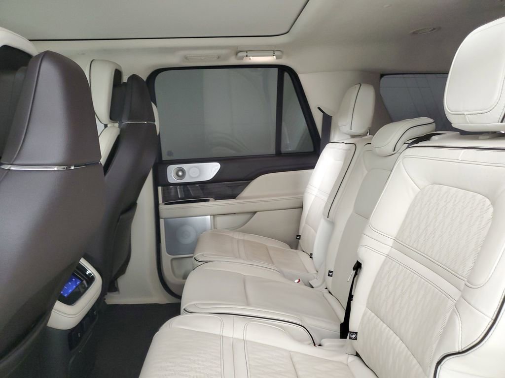 Certified 2024 Lincoln Navigator L Black Label AWD/4WD image 11