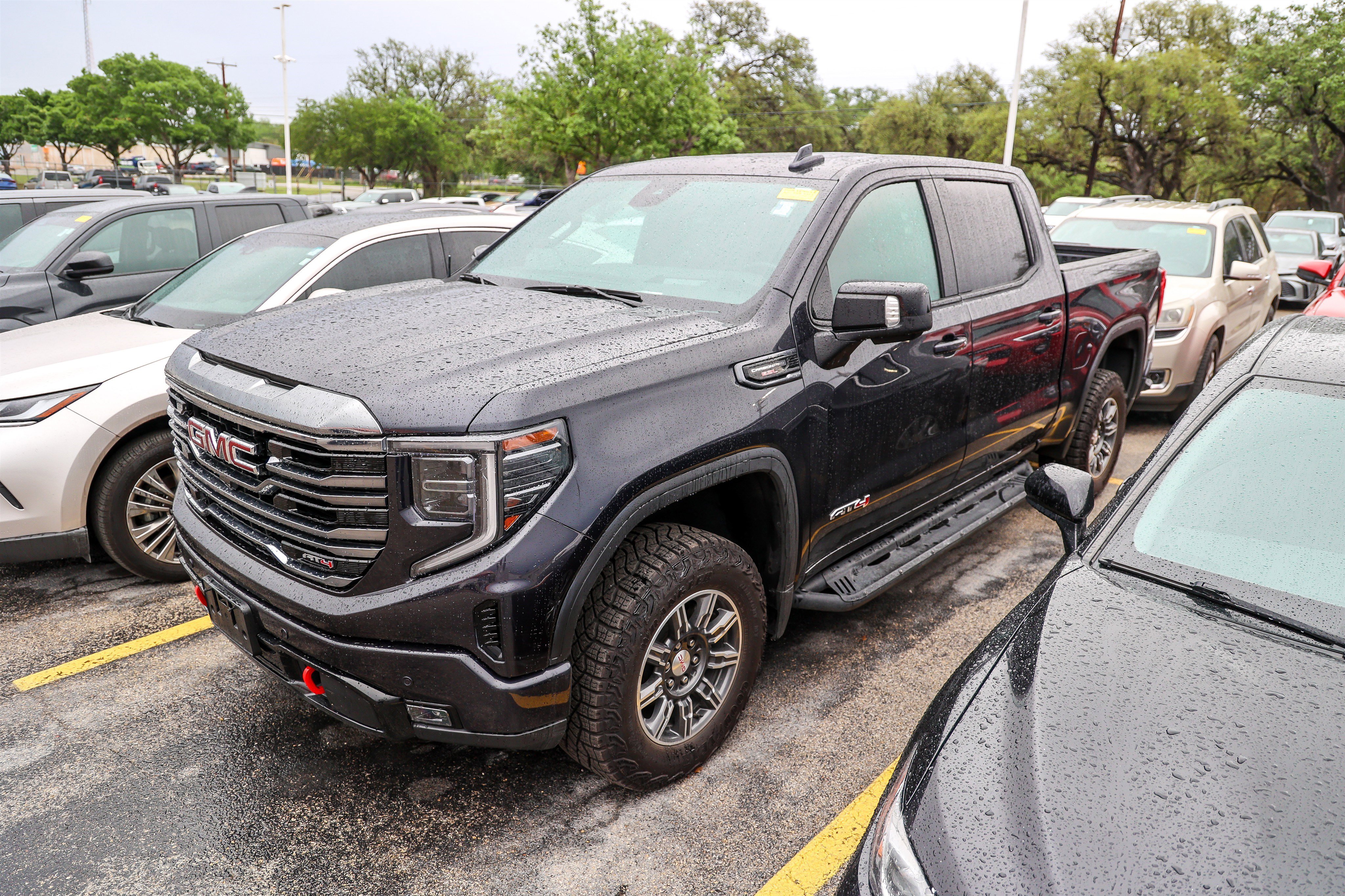 Used 2024 GMC Sierra 1500 AT4 w/ Technology Package AWD/4WD image 3